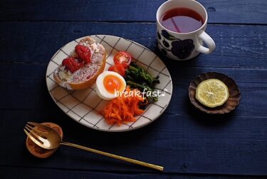 猫の日、新しく買った器(村上直子)