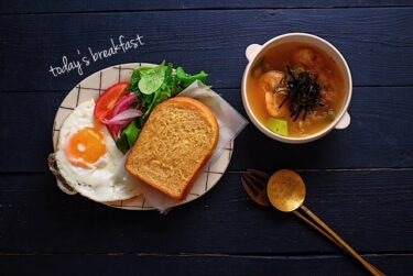今週焼いたパン　白パン、全粒粉１００％パン、黒糖パン
